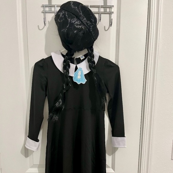Wednesday Adam’s Halloween costume For Girls Size 140 (8-10) Years With Wig - Picture 5 of 6